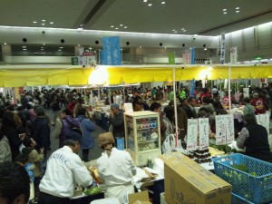111130001 会場の様子。人ではけっこうあったんだけど・・・。
